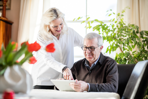 Couple at dinner table enjoying clear intermediate vision with Vivity lens