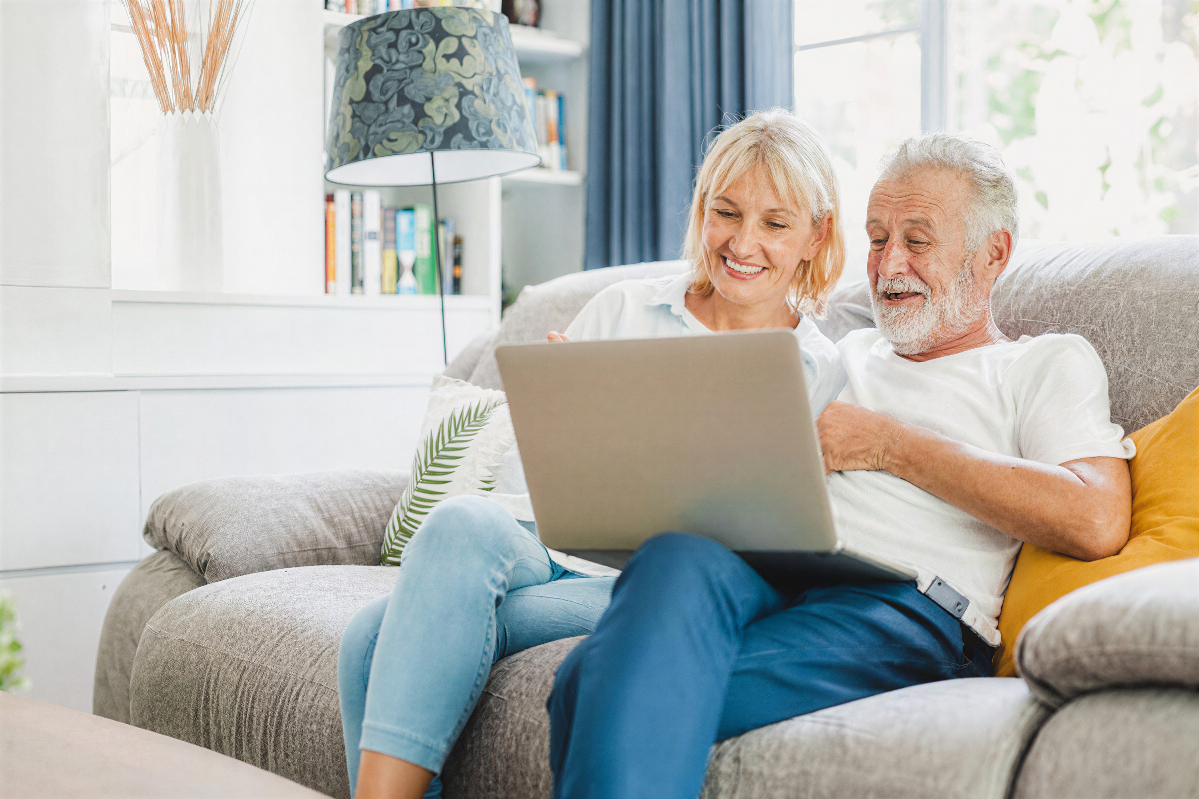 A senior couple reading tips to prepare for cataract surgery.